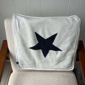 3 x Gant knitted cushion covers